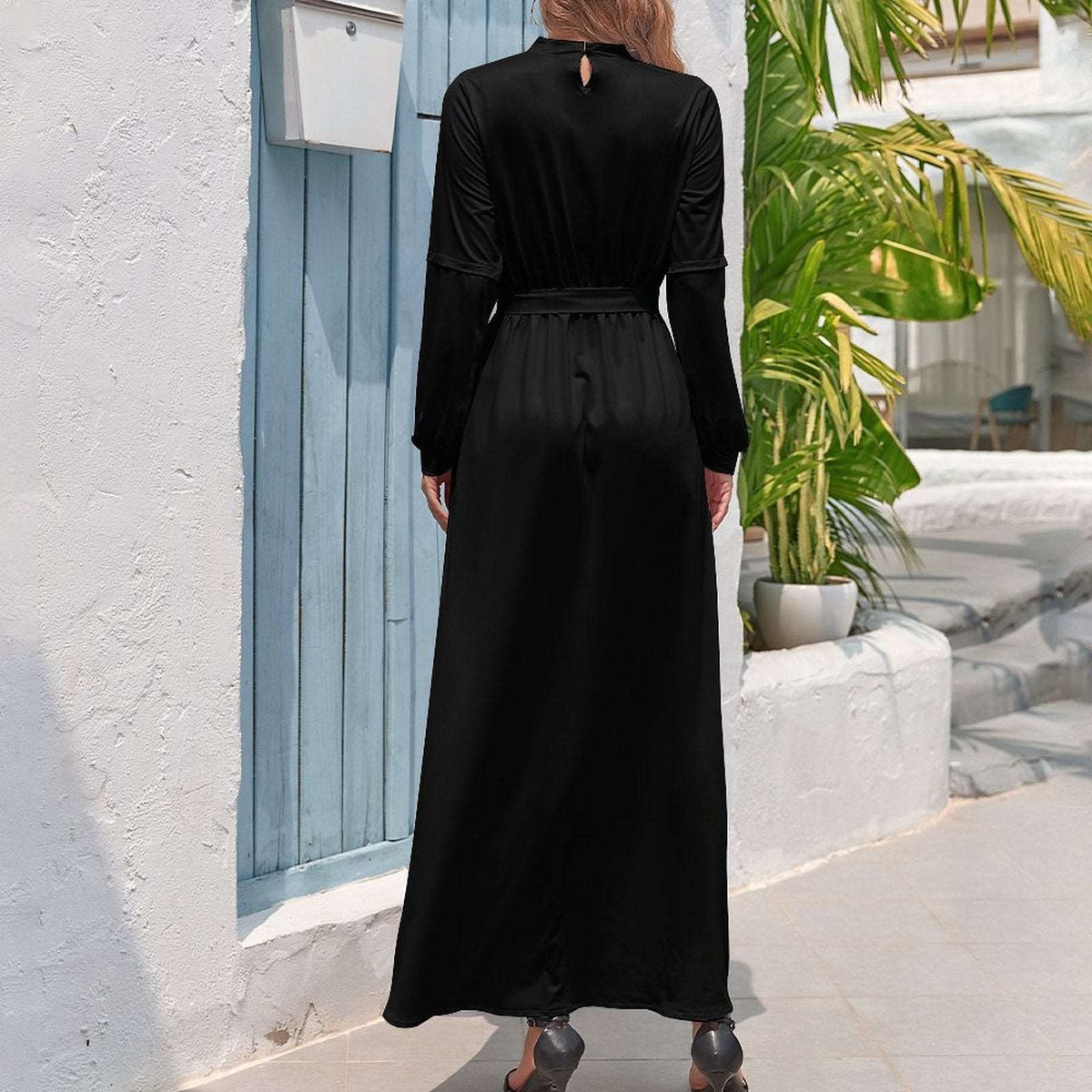 Chic Black Maxi Dress with Long Sleeves: Perfect for Every Occasion